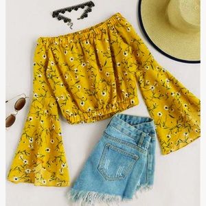 Off-shoulder Floral Fluted Sleeve Top
